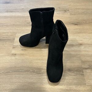 Suede black boots